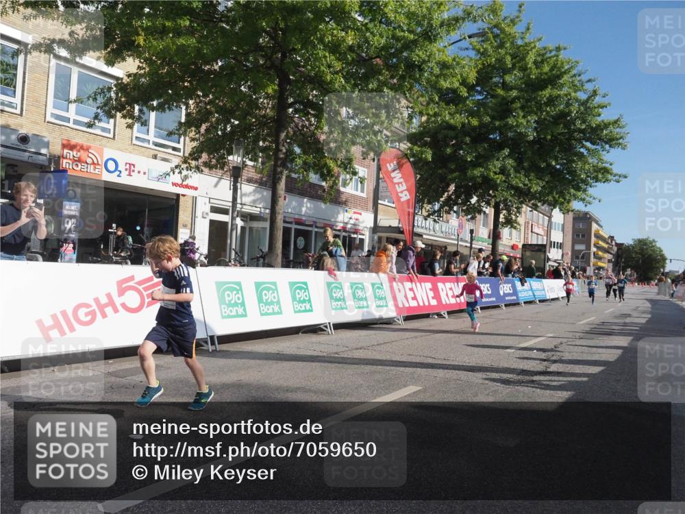 15.09.2024 - PSD Bank Halbmarathon Miley Keyser http://msf.ph/oto/7059650 15.09.2024 10:30:07 Ziel 3, 32, 97, 127, 129, 156, 218, 252, 264, 281, 289, 306 meine-sportfotos.de