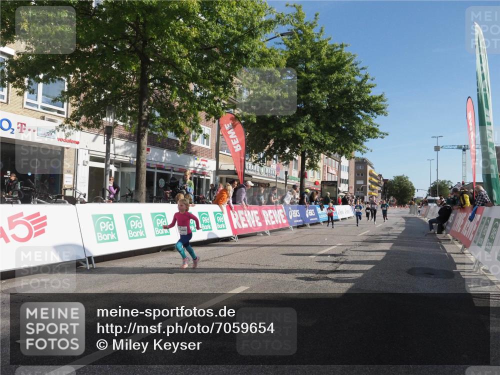 15.09.2024 - PSD Bank Halbmarathon Miley Keyser http://msf.ph/oto/7059654 15.09.2024 10:30:08 Ziel 3, 32, 97, 127, 129, 156, 218, 252, 264, 281, 289, 306 meine-sportfotos.de