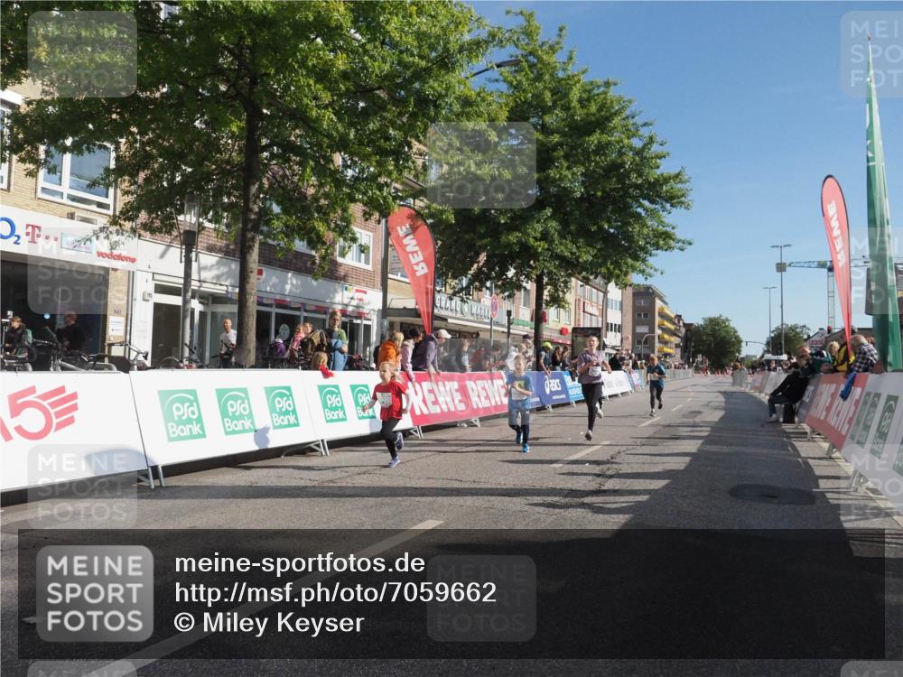 15.09.2024 - PSD Bank Halbmarathon Miley Keyser http://msf.ph/oto/7059662 15.09.2024 10:30:10 Ziel 32, 97, 127, 129, 156, 218, 252, 264, 281, 289, 306 meine-sportfotos.de