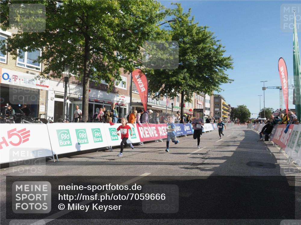 15.09.2024 - PSD Bank Halbmarathon Miley Keyser http://msf.ph/oto/7059666 15.09.2024 10:30:10 Ziel 32, 97, 127, 129, 156, 218, 252, 264, 281, 289, 306 meine-sportfotos.de