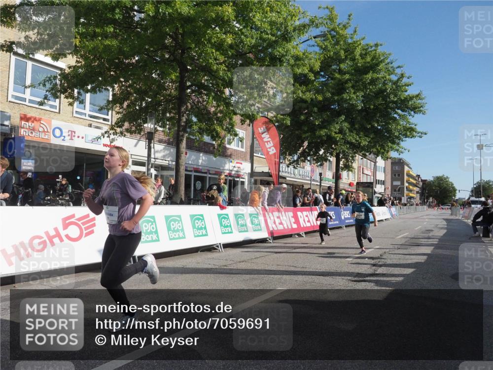 15.09.2024 - PSD Bank Halbmarathon Miley Keyser http://msf.ph/oto/7059691 15.09.2024 10:30:12 Ziel 32, 97, 127, 129, 156, 252, 264, 281, 289, 306 meine-sportfotos.de