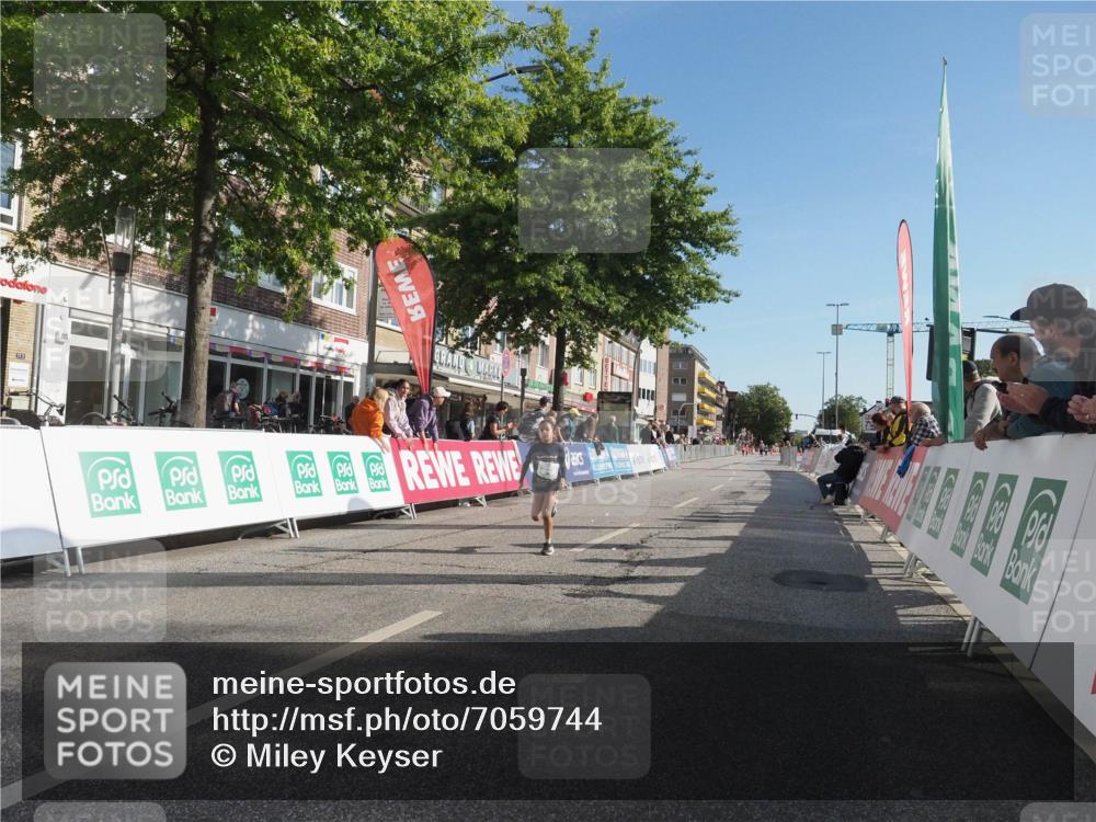 15.09.2024 - PSD Bank Halbmarathon Miley Keyser http://msf.ph/oto/7059744 15.09.2024 10:30:31 Ziel 303 meine-sportfotos.de