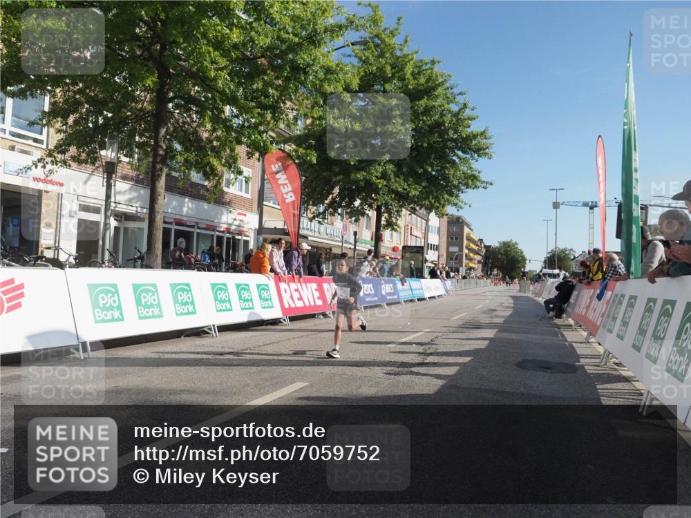 15.09.2024 - PSD Bank Halbmarathon Miley Keyser http://msf.ph/oto/7059752 15.09.2024 10:30:31 Ziel 303 meine-sportfotos.de