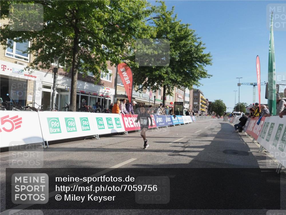 15.09.2024 - PSD Bank Halbmarathon Miley Keyser http://msf.ph/oto/7059756 15.09.2024 10:30:31 Ziel 303 meine-sportfotos.de