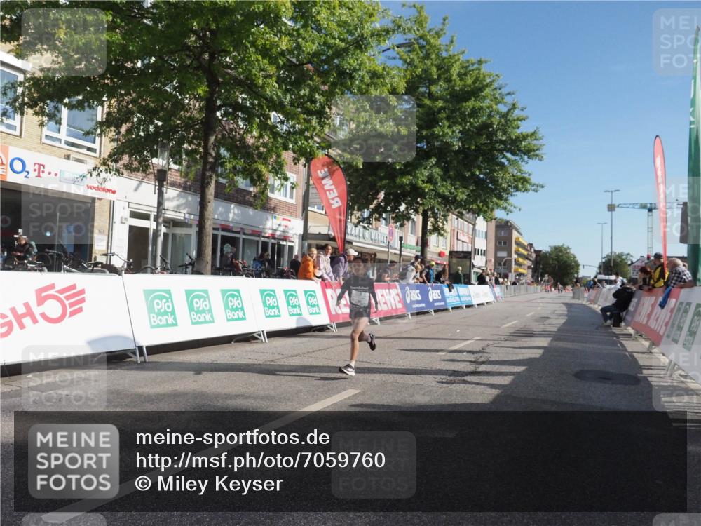 15.09.2024 - PSD Bank Halbmarathon Miley Keyser http://msf.ph/oto/7059760 15.09.2024 10:30:31 Ziel 303 meine-sportfotos.de