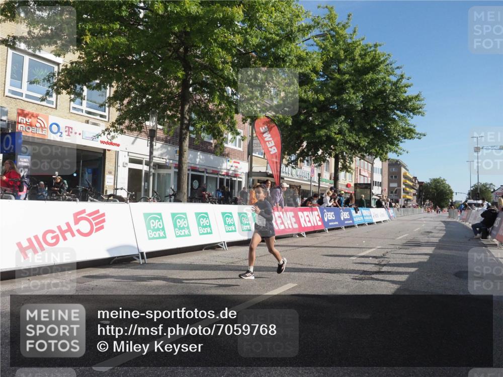 15.09.2024 - PSD Bank Halbmarathon Miley Keyser http://msf.ph/oto/7059768 15.09.2024 10:30:32 Ziel 303 meine-sportfotos.de