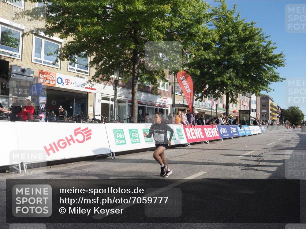 15.09.2024 - PSD Bank Halbmarathon Miley Keyser http://msf.ph/oto/7059777 15.09.2024 10:30:32 Ziel 303 meine-sportfotos.de