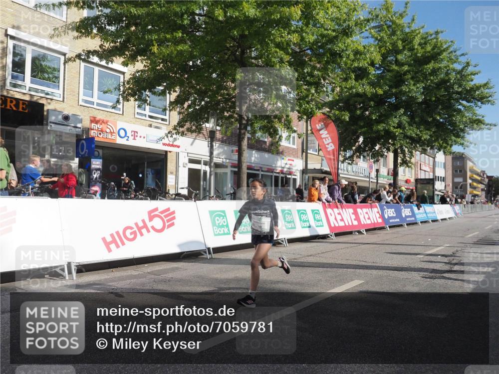 15.09.2024 - PSD Bank Halbmarathon Miley Keyser http://msf.ph/oto/7059781 15.09.2024 10:30:32 Ziel 303 meine-sportfotos.de