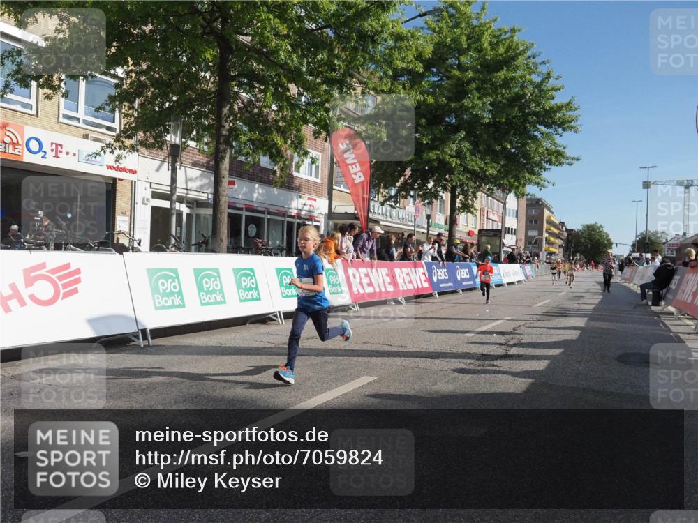 15.09.2024 - PSD Bank Halbmarathon Miley Keyser http://msf.ph/oto/7059824 15.09.2024 10:30:49 Ziel 38, 44, 145, 147, 207, 214, 234 meine-sportfotos.de