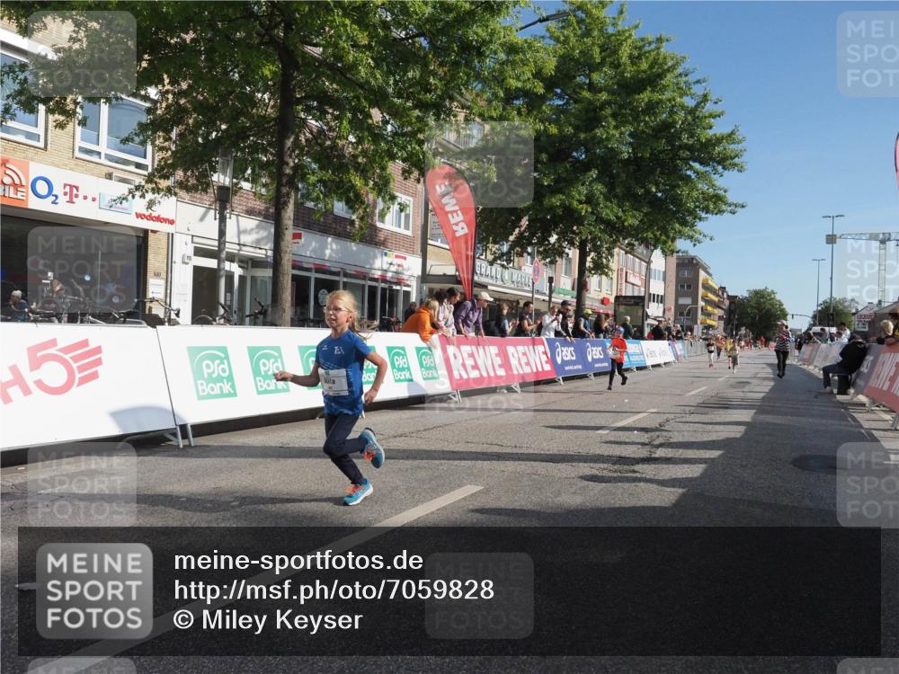 15.09.2024 - PSD Bank Halbmarathon Miley Keyser http://msf.ph/oto/7059828 15.09.2024 10:30:49 Ziel 38, 44, 145, 147, 207, 214, 234 meine-sportfotos.de