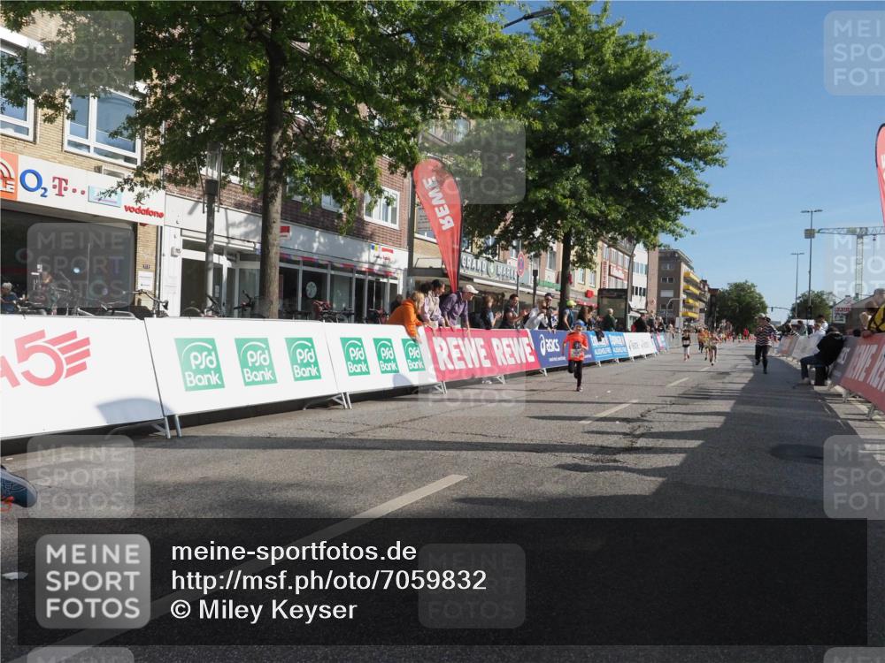 15.09.2024 - PSD Bank Halbmarathon Miley Keyser http://msf.ph/oto/7059832 15.09.2024 10:30:50 Ziel 38, 44, 145, 147, 207, 214, 234 meine-sportfotos.de
