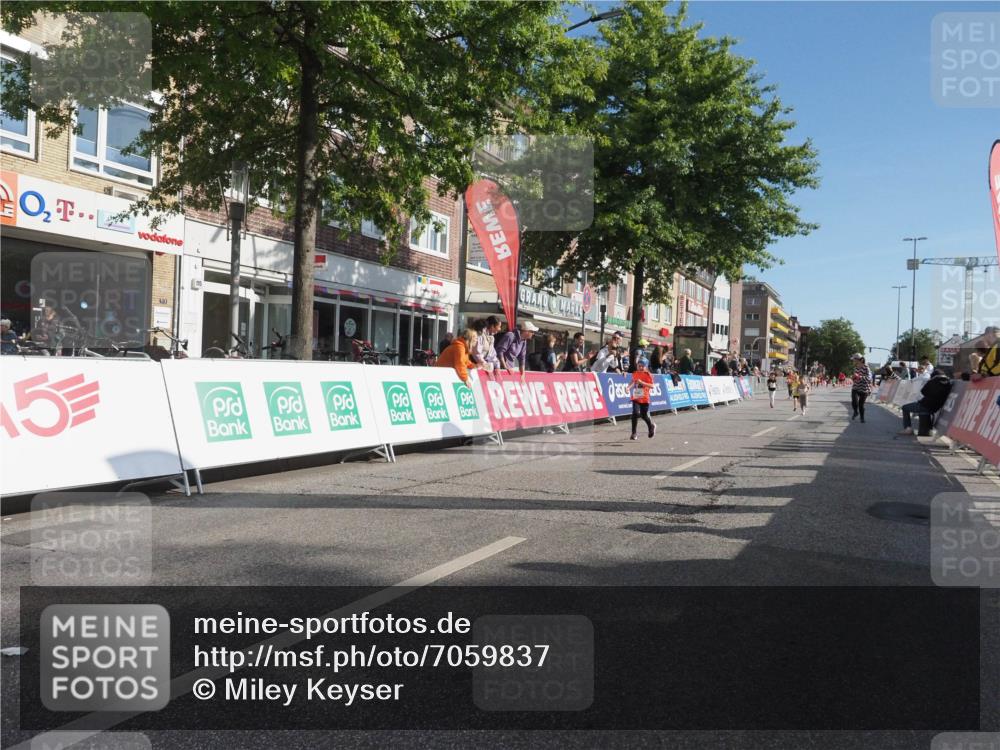 15.09.2024 - PSD Bank Halbmarathon Miley Keyser http://msf.ph/oto/7059837 15.09.2024 10:30:50 Ziel 38, 44, 145, 147, 207, 214, 234 meine-sportfotos.de