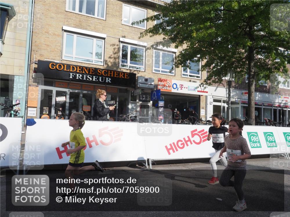 15.09.2024 - PSD Bank Halbmarathon Miley Keyser http://msf.ph/oto/7059900 15.09.2024 10:30:57 Ziel 24, 38, 44, 104, 105, 141, 145, 147, 207, 214, 234 meine-sportfotos.de