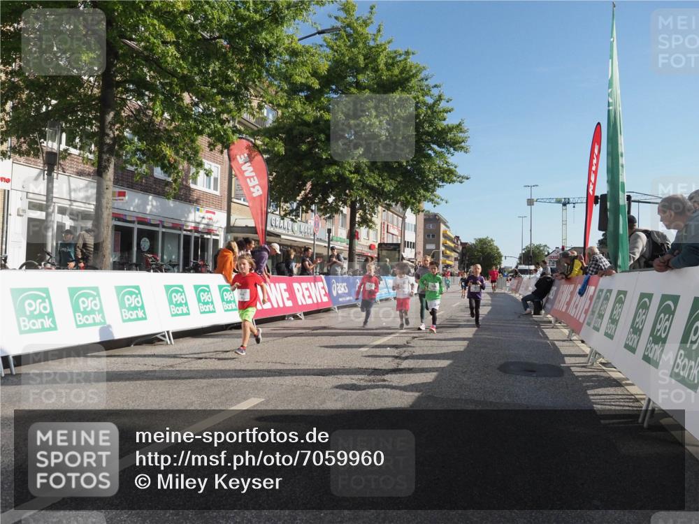 15.09.2024 - PSD Bank Halbmarathon Miley Keyser http://msf.ph/oto/7059960 15.09.2024 10:31:09 Ziel 24, 25, 38, 104, 105, 126, 141, 207, 277, 287 meine-sportfotos.de