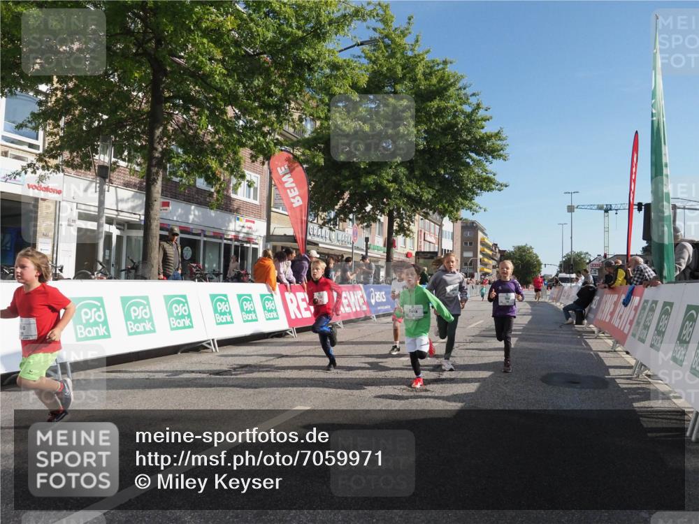 15.09.2024 - PSD Bank Halbmarathon Miley Keyser http://msf.ph/oto/7059971 15.09.2024 10:31:10 Ziel 24, 25, 39, 72, 104, 105, 126, 141, 163, 191, 207, 277, 287 meine-sportfotos.de