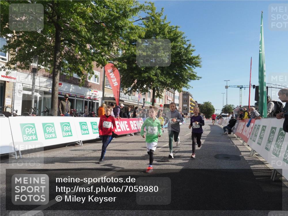 15.09.2024 - PSD Bank Halbmarathon Miley Keyser http://msf.ph/oto/7059980 15.09.2024 10:31:11 Ziel 24, 25, 39, 72, 104, 105, 126, 141, 160, 163, 191, 207, 277, 287 meine-sportfotos.de