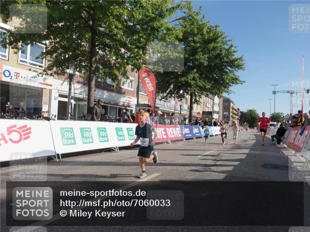 15.09.2024 - PSD Bank Halbmarathon Miley Keyser http://msf.ph/oto/7060033 15.09.2024 10:31:16 Ziel 24, 25, 39, 72, 104, 105, 126, 158, 160, 163, 191, 277, 287 meine-sportfotos.de
