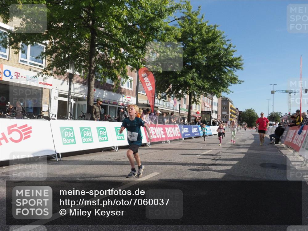 15.09.2024 - PSD Bank Halbmarathon Miley Keyser http://msf.ph/oto/7060037 15.09.2024 10:31:17 Ziel 24, 25, 39, 72, 104, 105, 126, 158, 160, 163, 191, 277, 287 meine-sportfotos.de