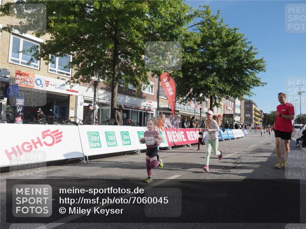 15.09.2024 - PSD Bank Halbmarathon Miley Keyser http://msf.ph/oto/7060045 15.09.2024 10:31:19 Ziel 24, 25, 39, 72, 78, 105, 126, 158, 160, 163, 191, 277, 287 meine-sportfotos.de