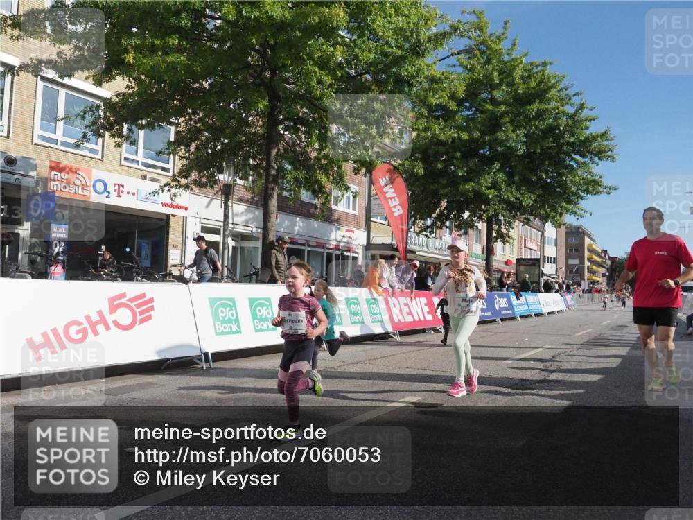 15.09.2024 - PSD Bank Halbmarathon Miley Keyser http://msf.ph/oto/7060053 15.09.2024 10:31:19 Ziel 24, 25, 39, 72, 78, 105, 126, 158, 160, 163, 191, 277, 287 meine-sportfotos.de