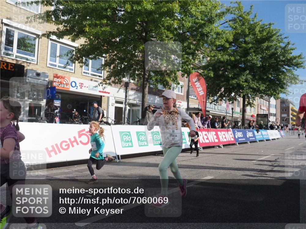 15.09.2024 - PSD Bank Halbmarathon Miley Keyser http://msf.ph/oto/7060069 15.09.2024 10:31:20 Ziel 25, 39, 72, 78, 126, 158, 160, 163, 191, 277, 287 meine-sportfotos.de