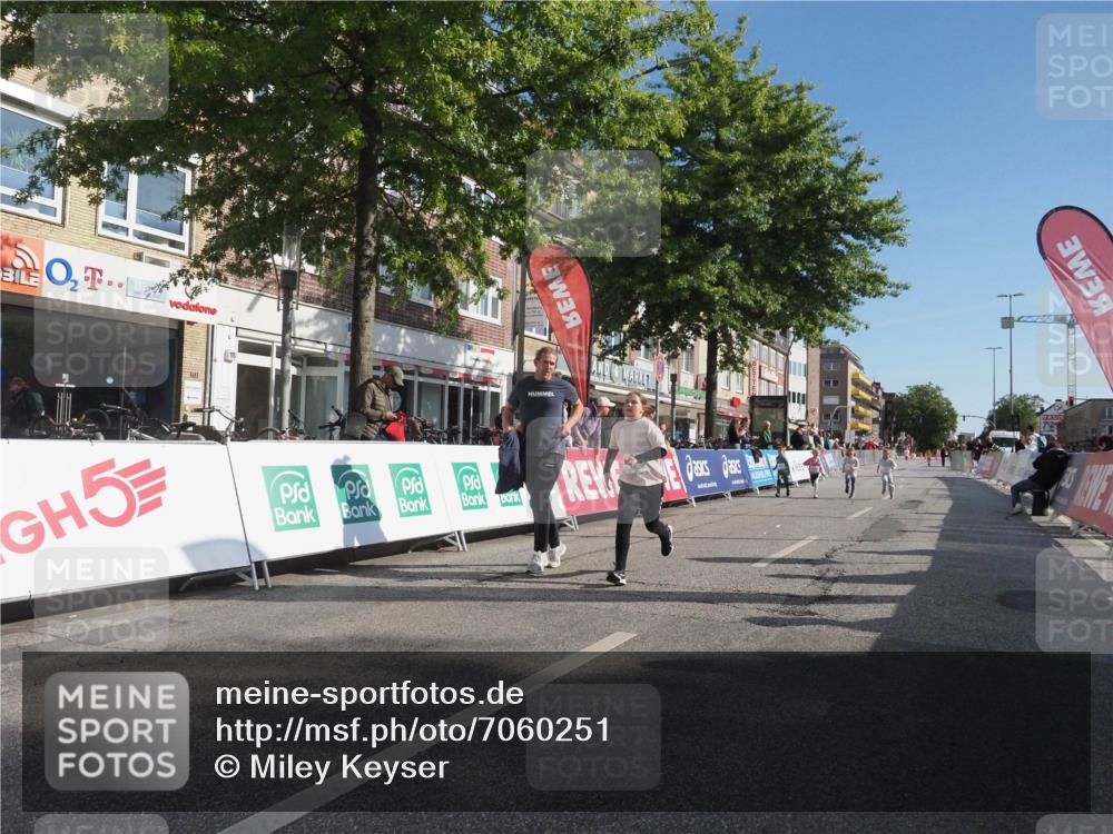 15.09.2024 - PSD Bank Halbmarathon Miley Keyser http://msf.ph/oto/7060251 15.09.2024 10:31:57 Ziel 11, 56, 57, 151, 202, 223, 267, 276, 299 meine-sportfotos.de