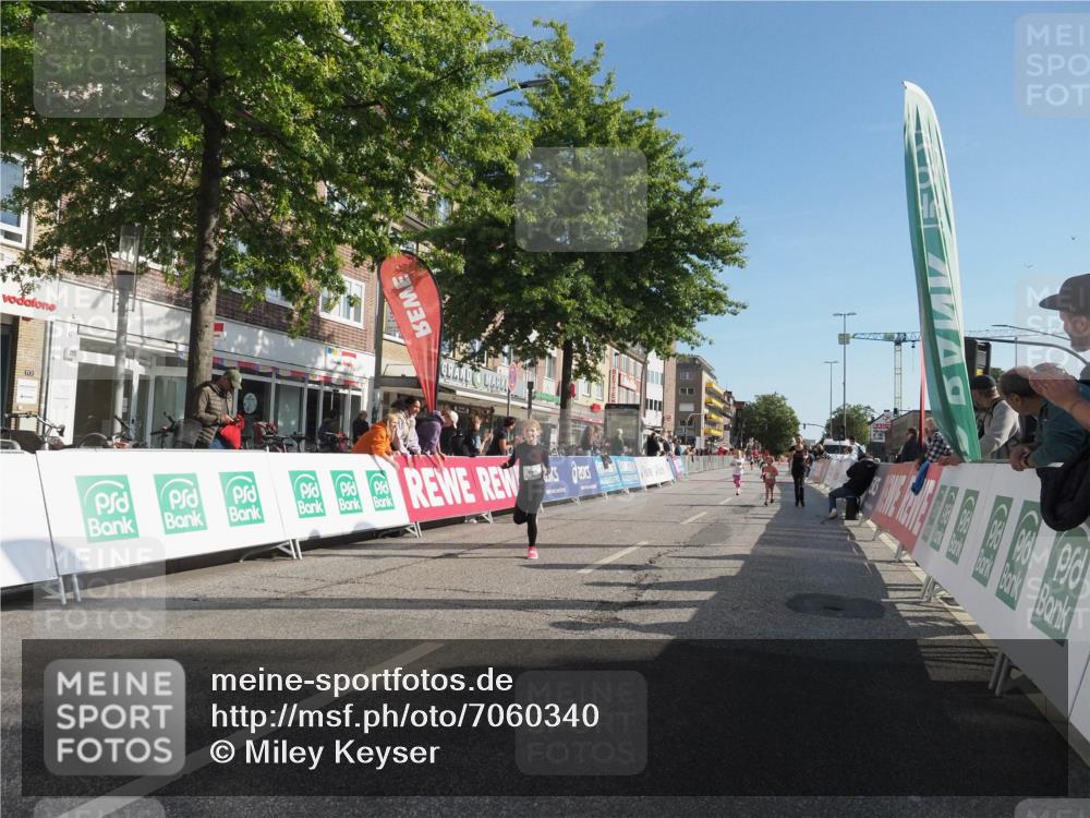 15.09.2024 - PSD Bank Halbmarathon Miley Keyser http://msf.ph/oto/7060340 15.09.2024 10:32:12 Ziel 56, 57, 148, 151, 193, 199, 267, 280 meine-sportfotos.de