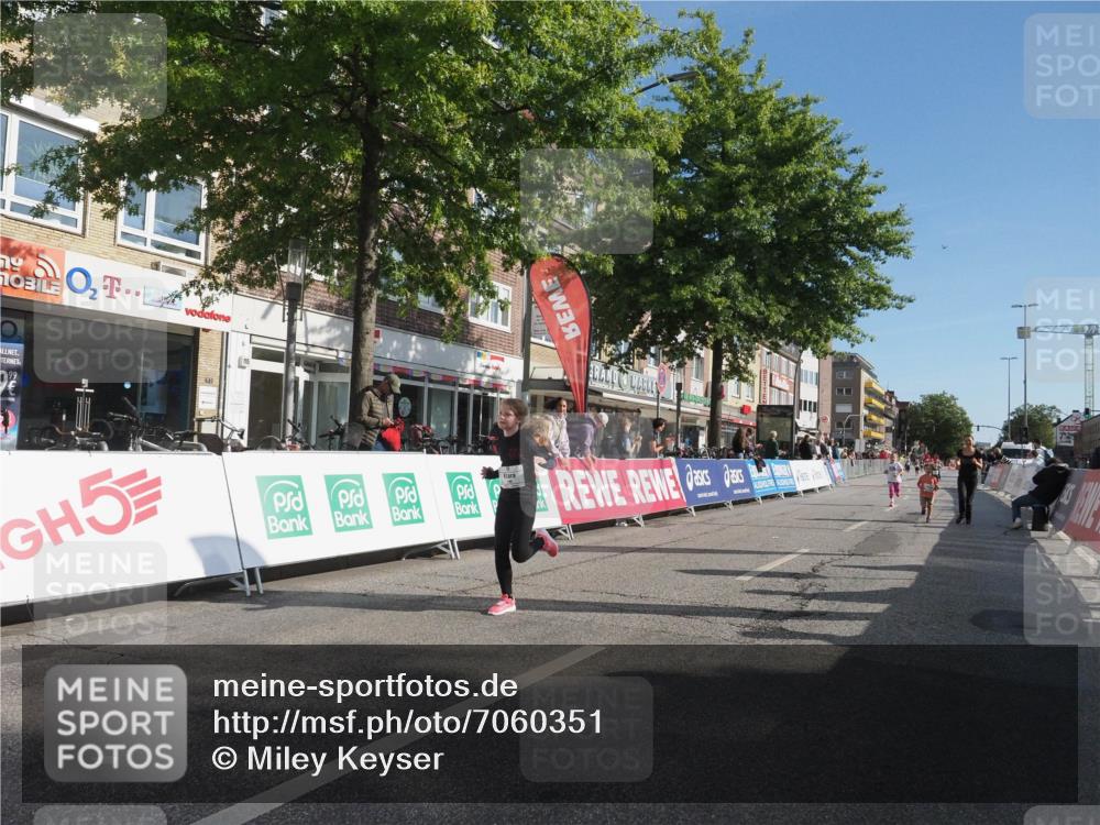 15.09.2024 - PSD Bank Halbmarathon Miley Keyser http://msf.ph/oto/7060351 15.09.2024 10:32:13 Ziel 56, 57, 148, 151, 193, 199, 267, 280 meine-sportfotos.de