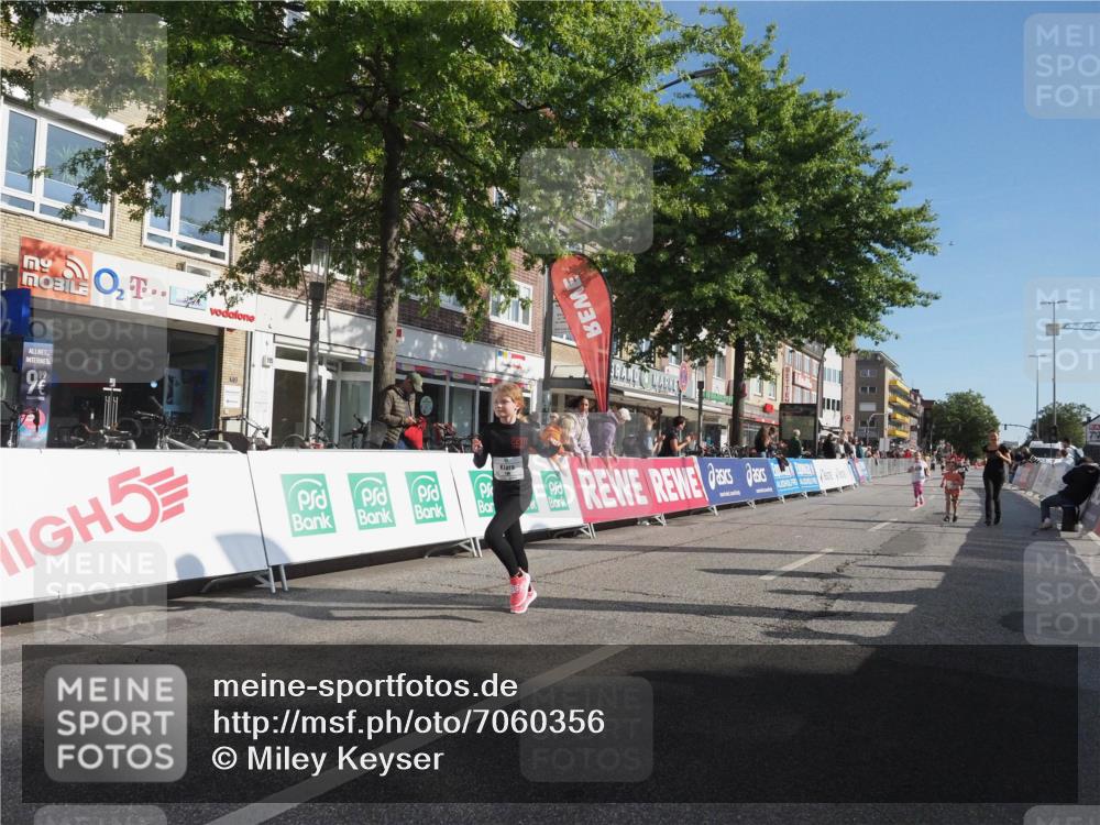 15.09.2024 - PSD Bank Halbmarathon Miley Keyser http://msf.ph/oto/7060356 15.09.2024 10:32:13 Ziel 56, 57, 148, 151, 193, 199, 267, 280 meine-sportfotos.de