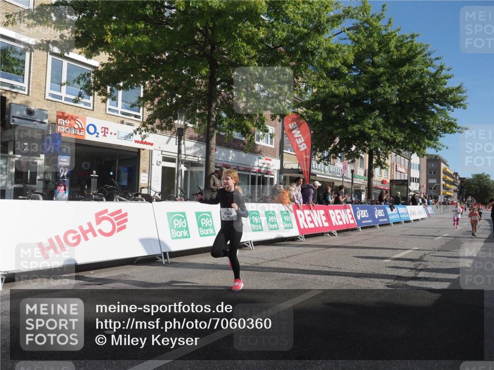 15.09.2024 - PSD Bank Halbmarathon Miley Keyser http://msf.ph/oto/7060360 15.09.2024 10:32:14 Ziel 56, 57, 148, 151, 193, 199, 267, 280 meine-sportfotos.de