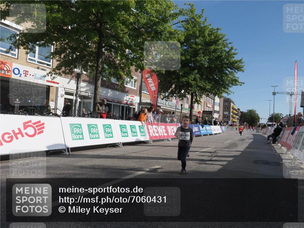 15.09.2024 - PSD Bank Halbmarathon Miley Keyser http://msf.ph/oto/7060431 15.09.2024 10:32:21 Ziel 40, 148, 157, 193, 199, 280, 301 meine-sportfotos.de