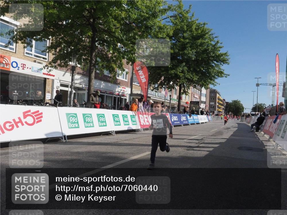 15.09.2024 - PSD Bank Halbmarathon Miley Keyser http://msf.ph/oto/7060440 15.09.2024 10:32:22 Ziel 40, 148, 157, 193, 199, 280, 301 meine-sportfotos.de