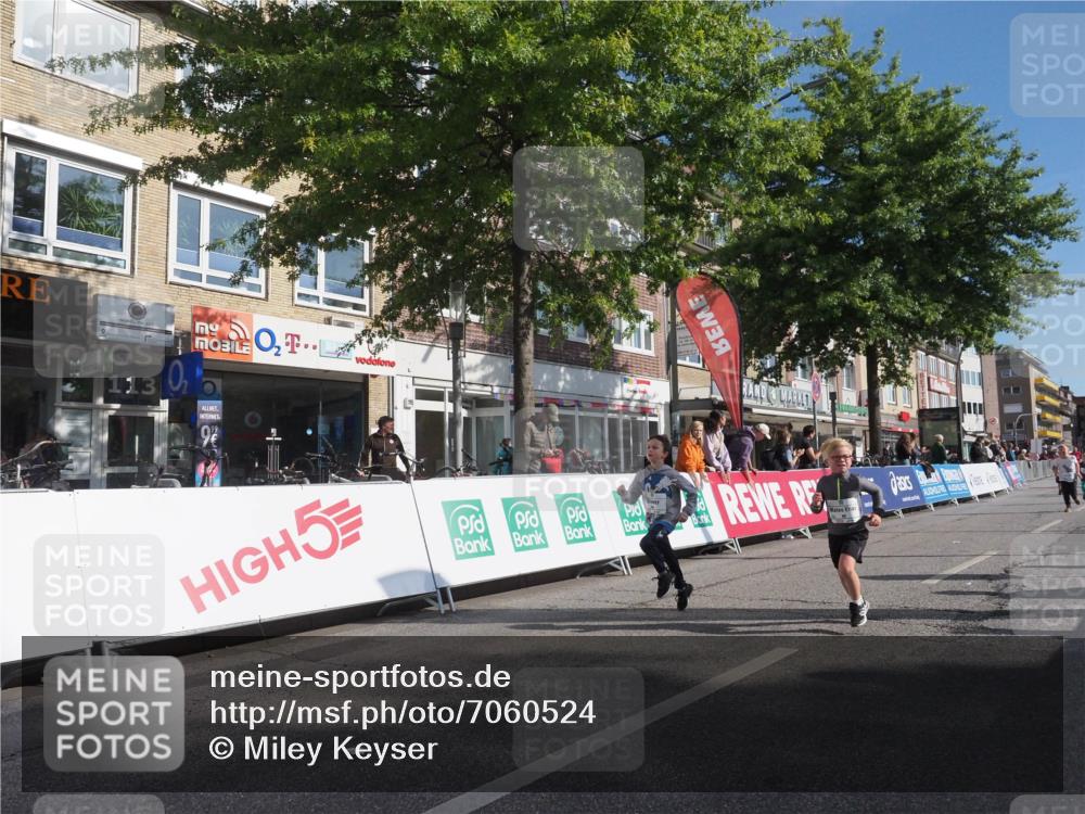 15.09.2024 - PSD Bank Halbmarathon Miley Keyser http://msf.ph/oto/7060524 15.09.2024 10:32:32 Ziel 1, 40, 68, 83, 157, 176, 193, 232, 280, 301 meine-sportfotos.de