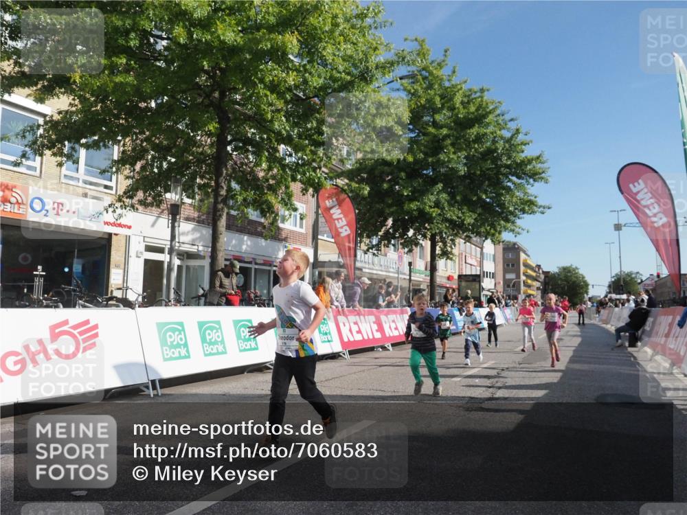 15.09.2024 - PSD Bank Halbmarathon Miley Keyser http://msf.ph/oto/7060583 15.09.2024 10:32:39 Ziel 1, 4, 40, 68, 83, 176, 182, 232, 241, 275, 283, 301, 302 meine-sportfotos.de