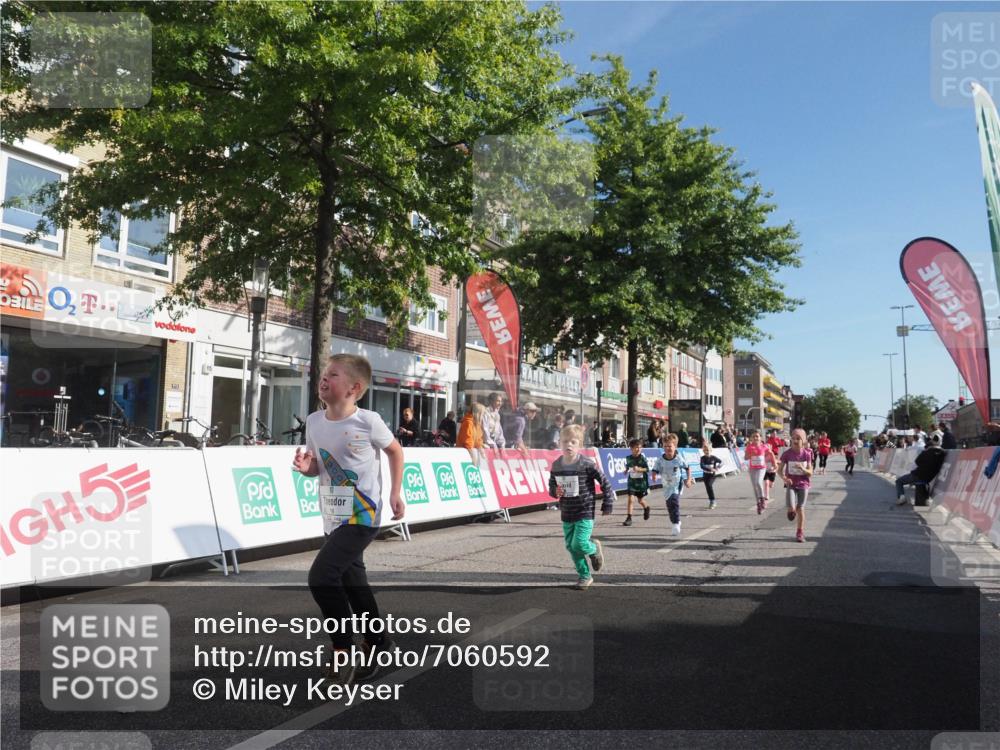 15.09.2024 - PSD Bank Halbmarathon Miley Keyser http://msf.ph/oto/7060592 15.09.2024 10:32:39 Ziel 1, 4, 40, 68, 83, 176, 182, 232, 241, 275, 283, 301, 302 meine-sportfotos.de