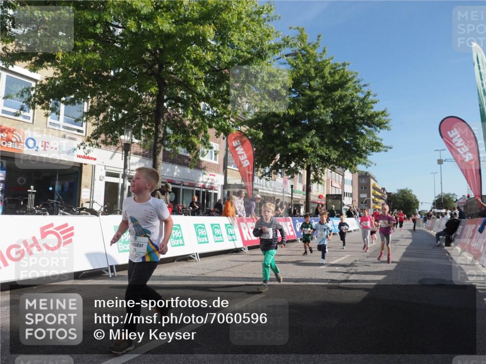 15.09.2024 - PSD Bank Halbmarathon Miley Keyser http://msf.ph/oto/7060596 15.09.2024 10:32:39 Ziel 1, 4, 40, 68, 83, 176, 182, 232, 241, 275, 283, 301, 302 meine-sportfotos.de