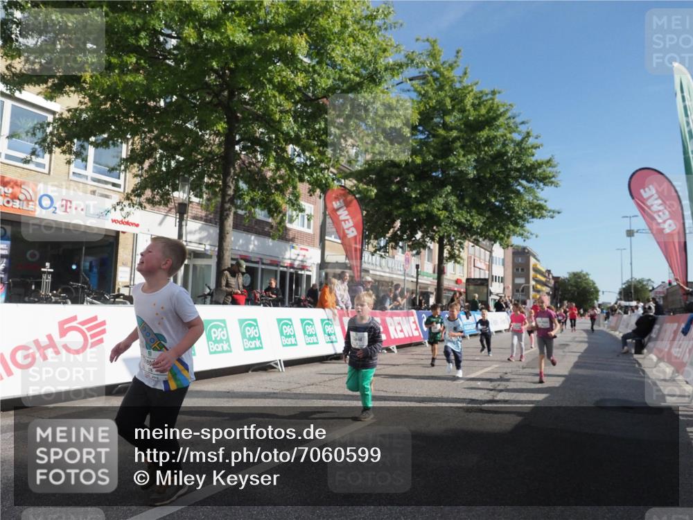 15.09.2024 - PSD Bank Halbmarathon Miley Keyser http://msf.ph/oto/7060599 15.09.2024 10:32:39 Ziel 1, 4, 40, 68, 83, 176, 182, 232, 241, 275, 283, 301, 302 meine-sportfotos.de