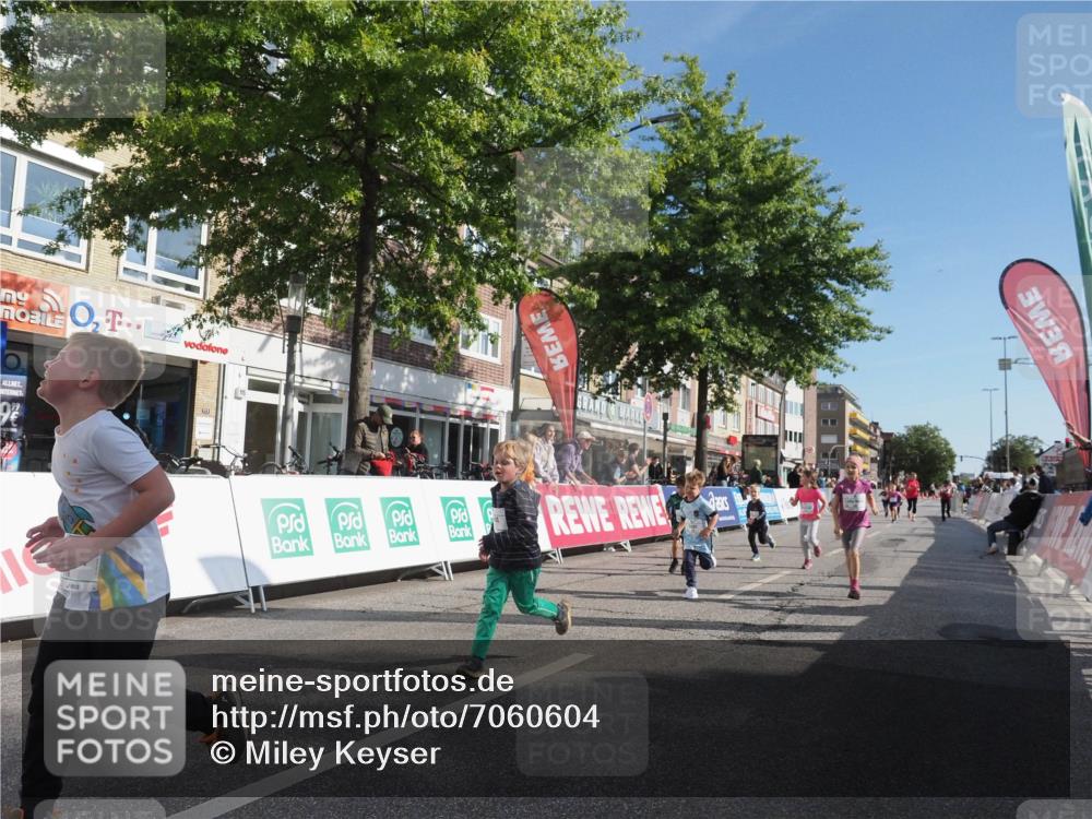 15.09.2024 - PSD Bank Halbmarathon Miley Keyser http://msf.ph/oto/7060604 15.09.2024 10:32:39 Ziel 1, 4, 40, 68, 83, 176, 182, 232, 241, 275, 283, 301, 302 meine-sportfotos.de