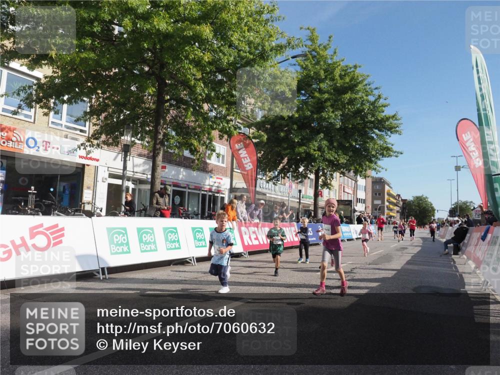 15.09.2024 - PSD Bank Halbmarathon Miley Keyser http://msf.ph/oto/7060632 15.09.2024 10:32:40 Ziel 1, 4, 40, 68, 83, 176, 182, 232, 241, 275, 283, 301, 302 meine-sportfotos.de