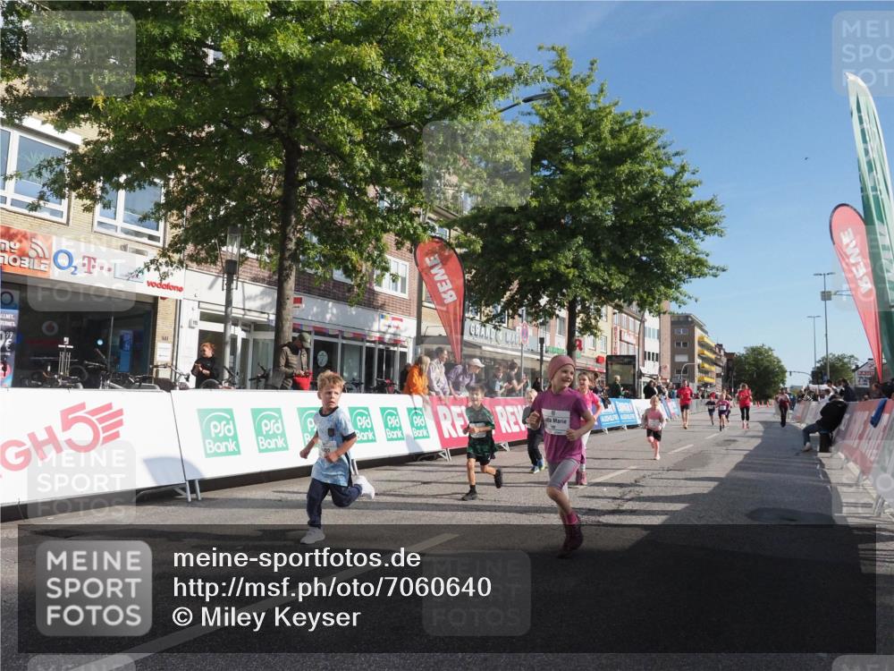 15.09.2024 - PSD Bank Halbmarathon Miley Keyser http://msf.ph/oto/7060640 15.09.2024 10:32:41 Ziel 1, 4, 33, 40, 68, 83, 176, 182, 232, 241, 275, 283, 301, 302 meine-sportfotos.de