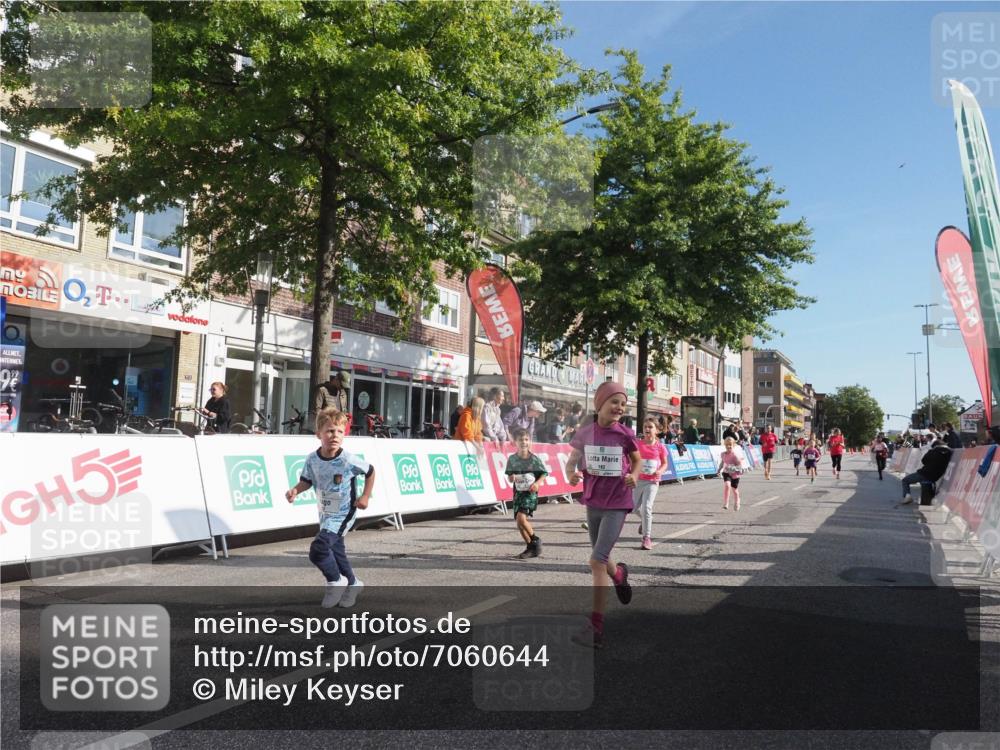 15.09.2024 - PSD Bank Halbmarathon Miley Keyser http://msf.ph/oto/7060644 15.09.2024 10:32:41 Ziel 1, 4, 33, 40, 68, 83, 176, 182, 232, 241, 275, 283, 301, 302 meine-sportfotos.de