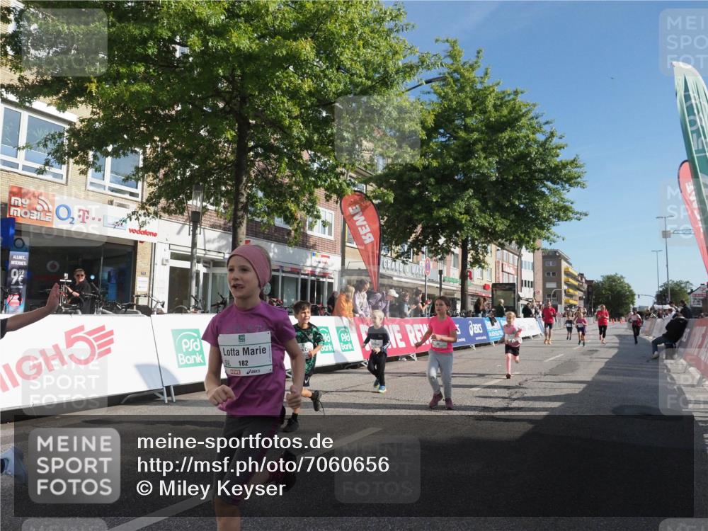 15.09.2024 - PSD Bank Halbmarathon Miley Keyser http://msf.ph/oto/7060656 15.09.2024 10:32:41 Ziel 1, 4, 33, 40, 68, 83, 176, 182, 232, 241, 275, 283, 301, 302 meine-sportfotos.de