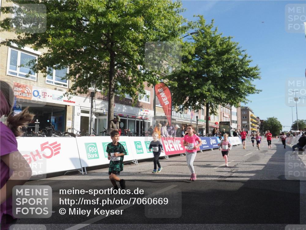 15.09.2024 - PSD Bank Halbmarathon Miley Keyser http://msf.ph/oto/7060669 15.09.2024 10:32:42 Ziel 1, 4, 33, 40, 68, 83, 176, 182, 232, 241, 275, 283, 302 meine-sportfotos.de