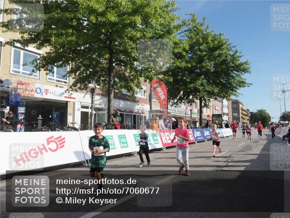 15.09.2024 - PSD Bank Halbmarathon Miley Keyser http://msf.ph/oto/7060677 15.09.2024 10:32:42 Ziel 1, 4, 33, 40, 68, 83, 176, 182, 232, 241, 275, 283, 302 meine-sportfotos.de