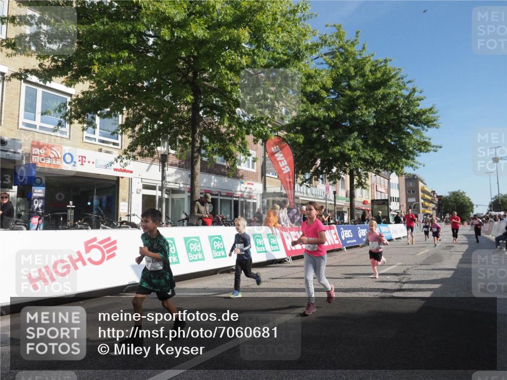 15.09.2024 - PSD Bank Halbmarathon Miley Keyser http://msf.ph/oto/7060681 15.09.2024 10:32:42 Ziel 1, 4, 33, 40, 68, 83, 176, 182, 232, 241, 275, 283, 302 meine-sportfotos.de