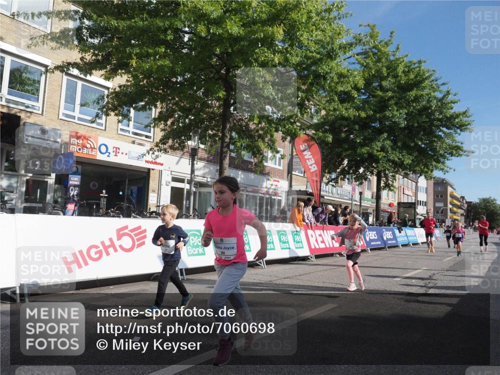 15.09.2024 - PSD Bank Halbmarathon Miley Keyser http://msf.ph/oto/7060698 15.09.2024 10:32:43 Ziel 1, 4, 33, 40, 68, 83, 176, 182, 232, 241, 275, 283, 302 meine-sportfotos.de