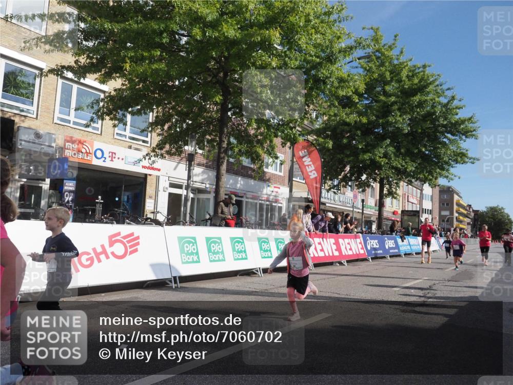 15.09.2024 - PSD Bank Halbmarathon Miley Keyser http://msf.ph/oto/7060702 15.09.2024 10:32:43 Ziel 1, 4, 33, 40, 68, 83, 176, 182, 232, 241, 275, 283, 302 meine-sportfotos.de
