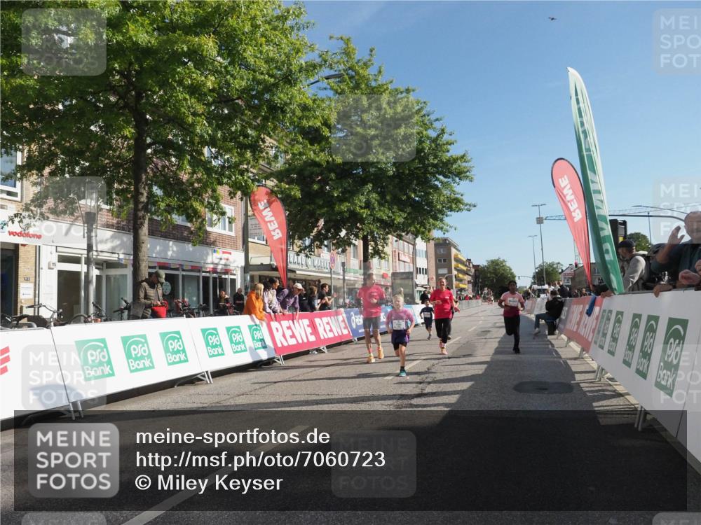 15.09.2024 - PSD Bank Halbmarathon Miley Keyser http://msf.ph/oto/7060723 15.09.2024 10:32:45 Ziel 1, 4, 33, 68, 83, 176, 182, 232, 241, 275, 283, 302 meine-sportfotos.de