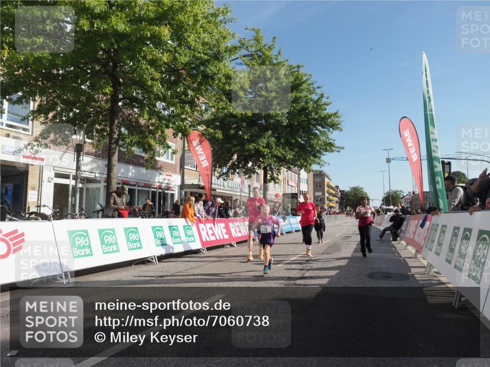 15.09.2024 - PSD Bank Halbmarathon Miley Keyser http://msf.ph/oto/7060738 15.09.2024 10:32:46 Ziel 1, 4, 33, 68, 83, 176, 182, 232, 241, 275, 283, 302 meine-sportfotos.de