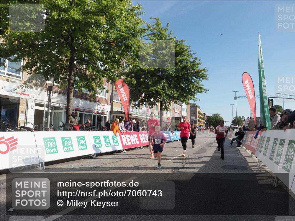 15.09.2024 - PSD Bank Halbmarathon Miley Keyser http://msf.ph/oto/7060743 15.09.2024 10:32:46 Ziel 1, 4, 33, 68, 83, 176, 182, 232, 241, 275, 283, 302 meine-sportfotos.de
